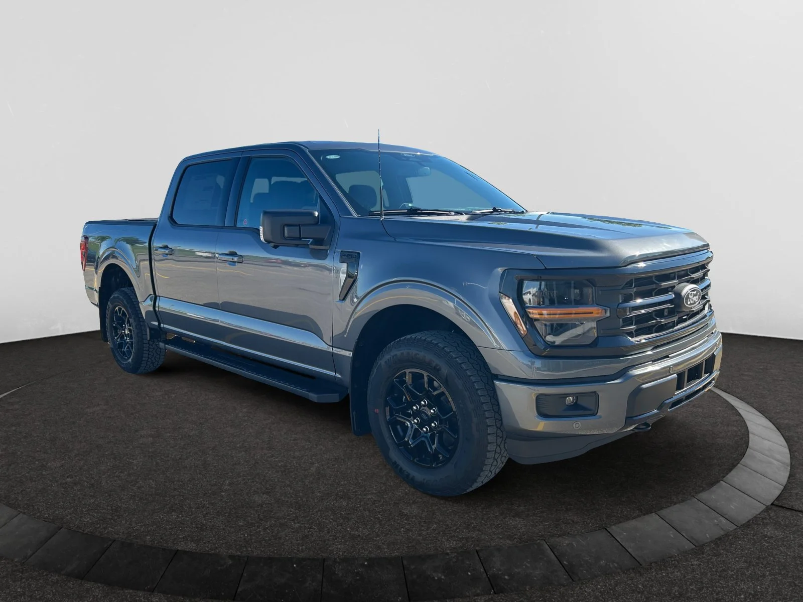 New 2026 Carbonized Grey Metallic Ford XLT image 7