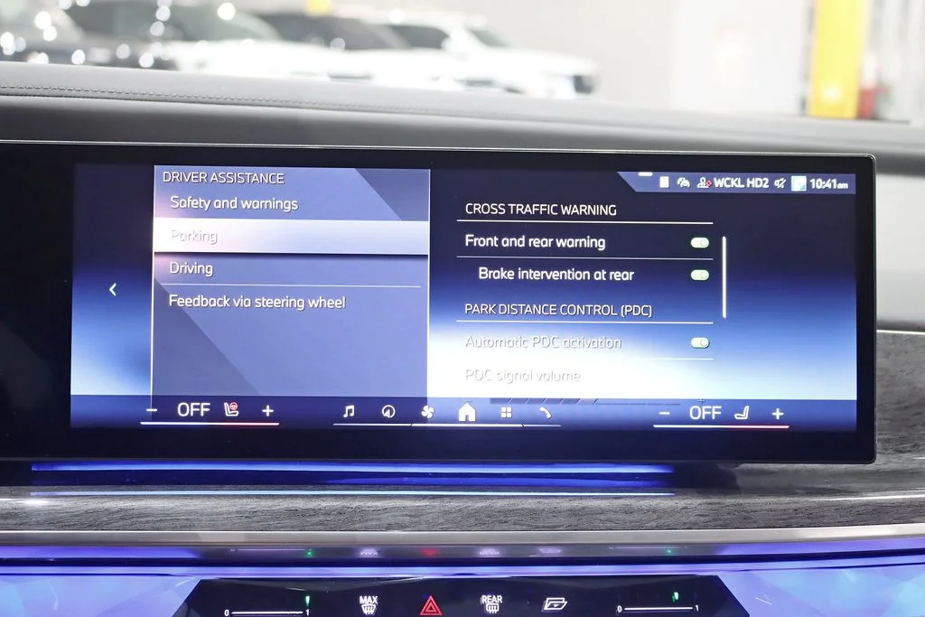 Used 2024 White BMW 760i xDrive image 25