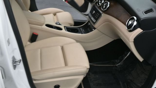 Used 2019 White Mercedes-Benz GLA 250 image 15