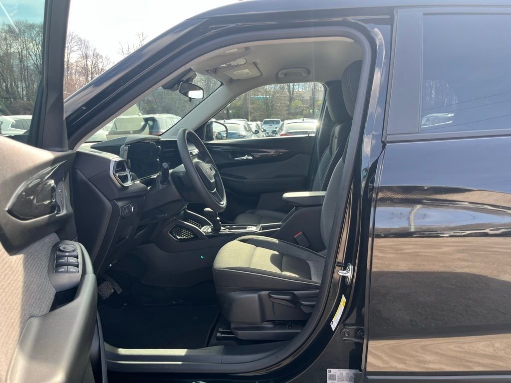 Used 2025 Black Metallic Chevrolet LT image 17