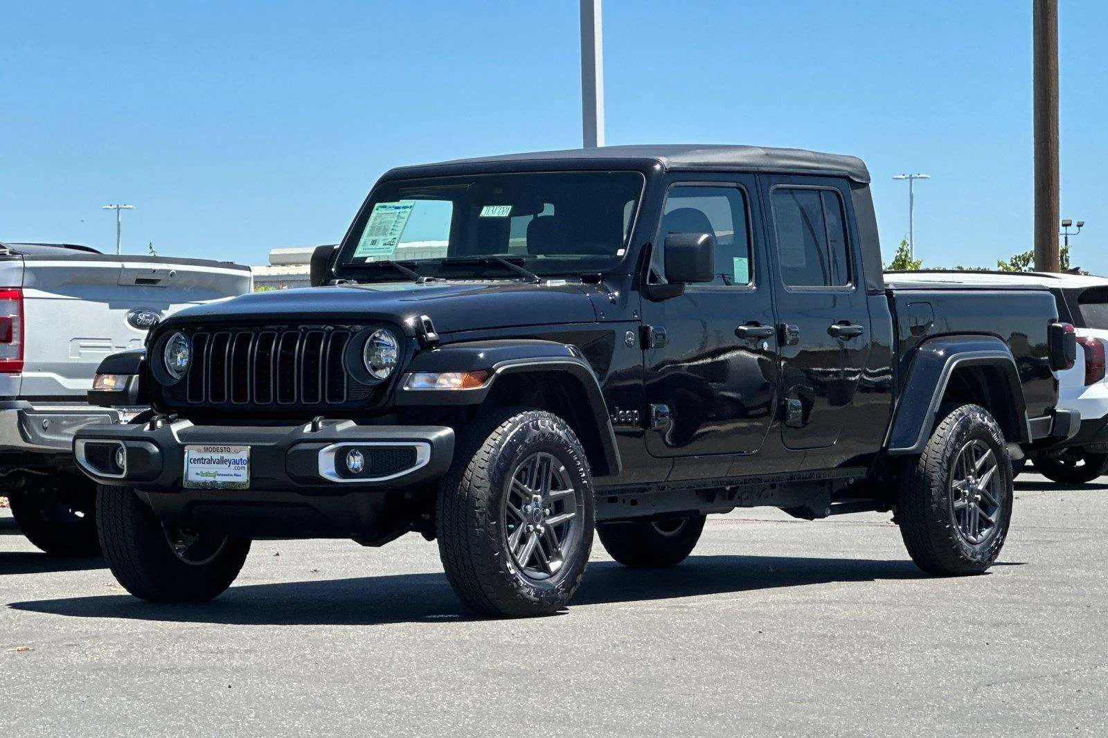 Used 2025 Black Clearcoat Jeep Sport S image 8