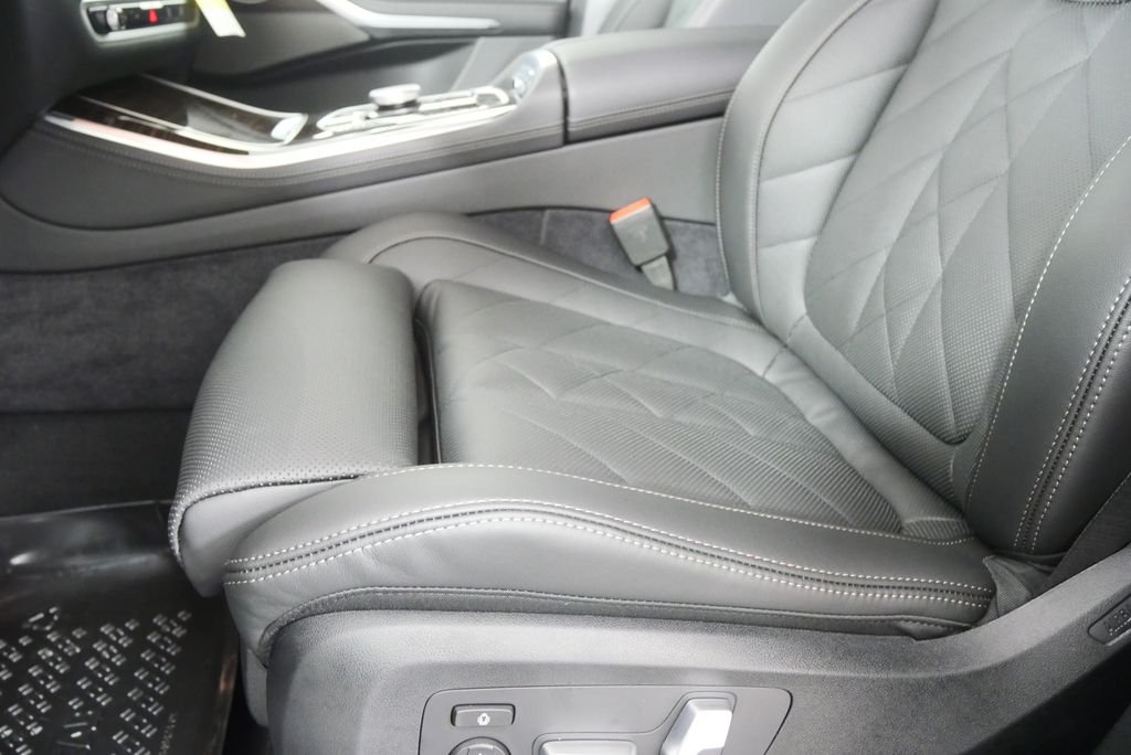 New 2026 Manhattan Green Metallic BMW xDrive50e image 9