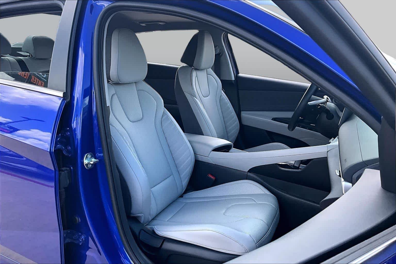 2025 Hyundai Elantra Limited - Photo 9