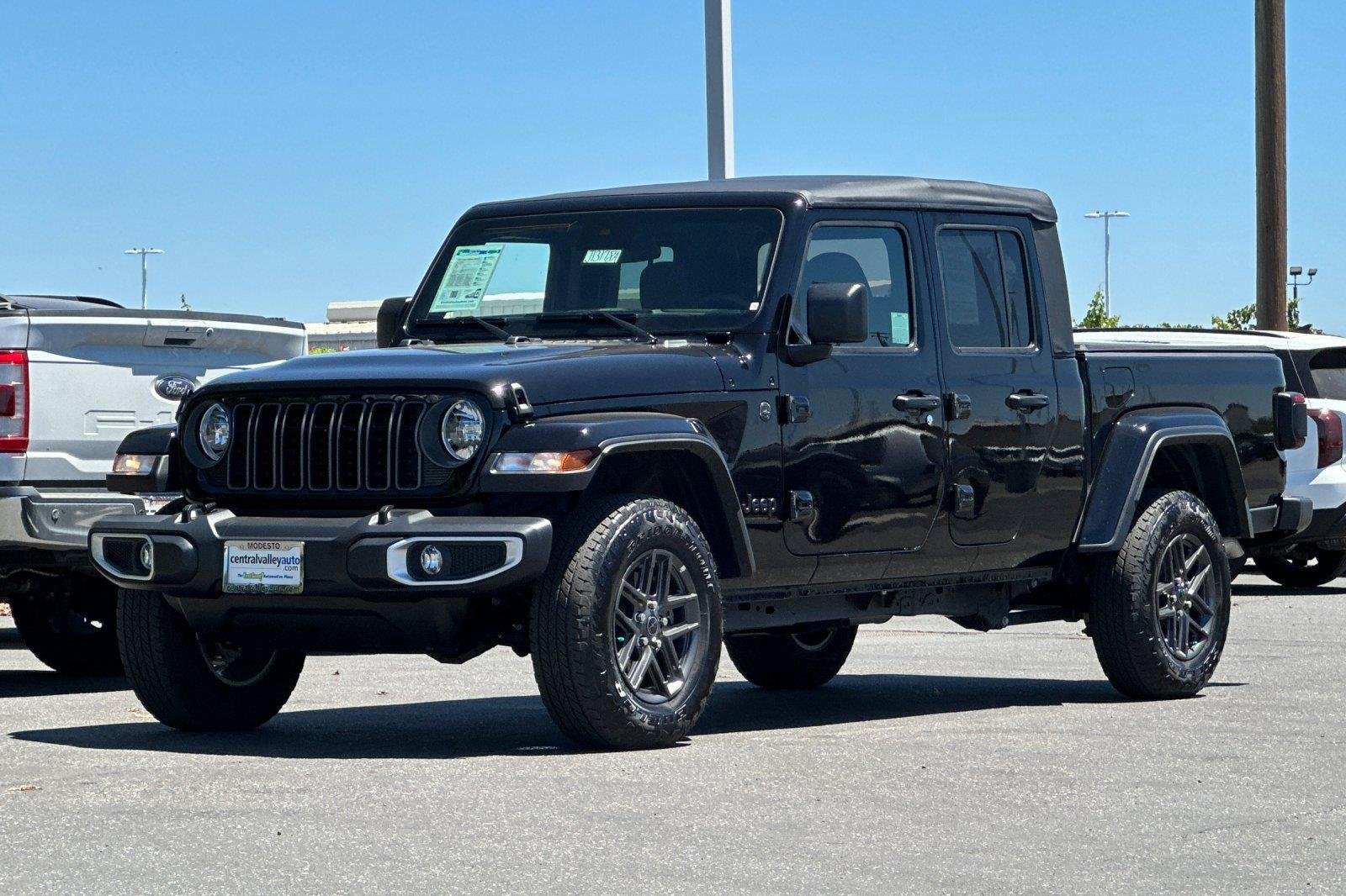 Used 2025 Black Clearcoat Jeep Sport S image 8