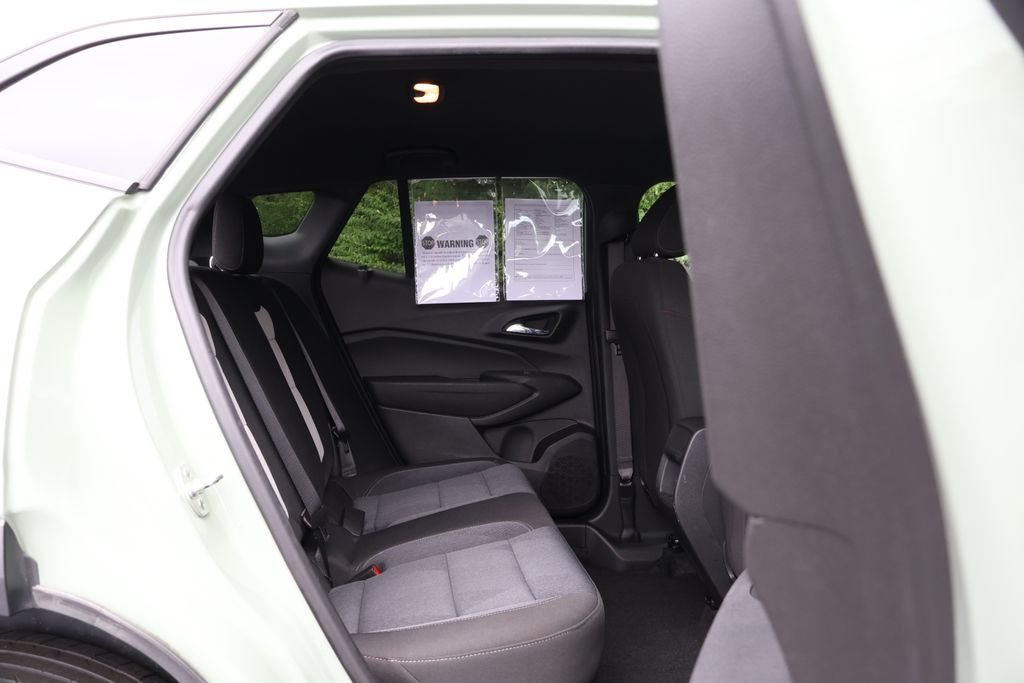 Used 2024 Green Chevrolet 1RS image 45