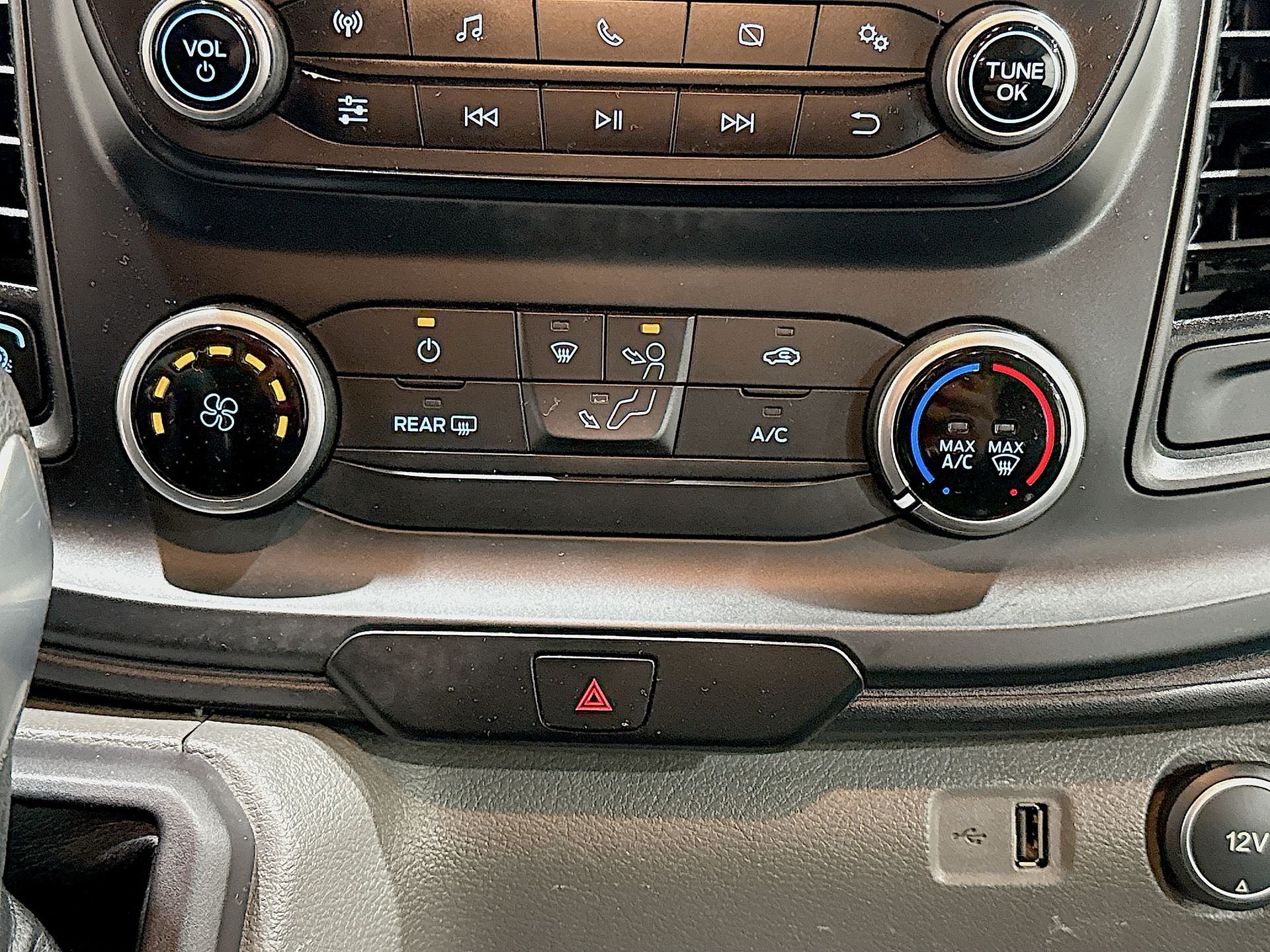 2020 Ford Transit Passenger Van XL - Photo 16