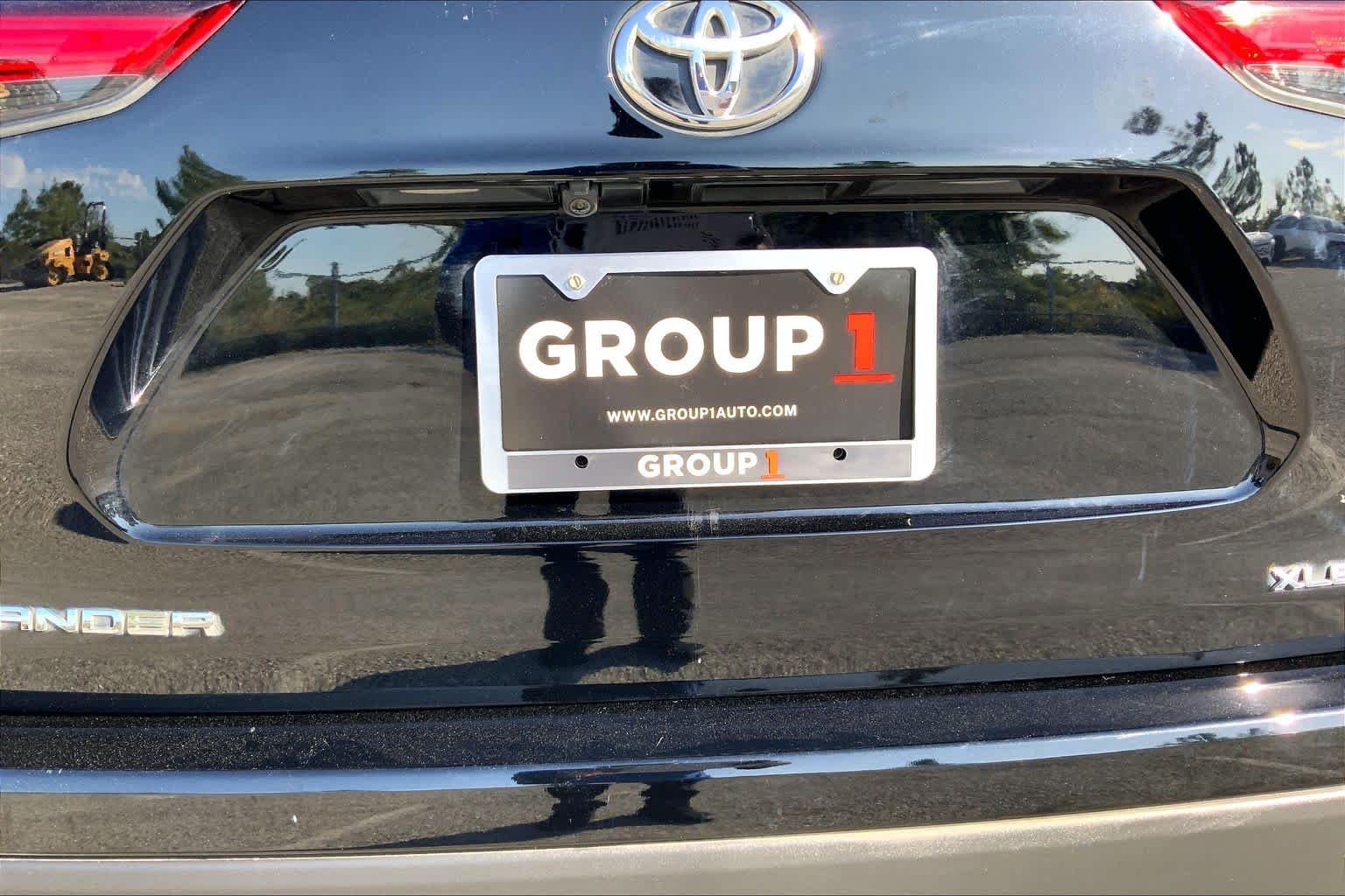 Used 2021 Midnight Black Metallic Toyota XLE image 10