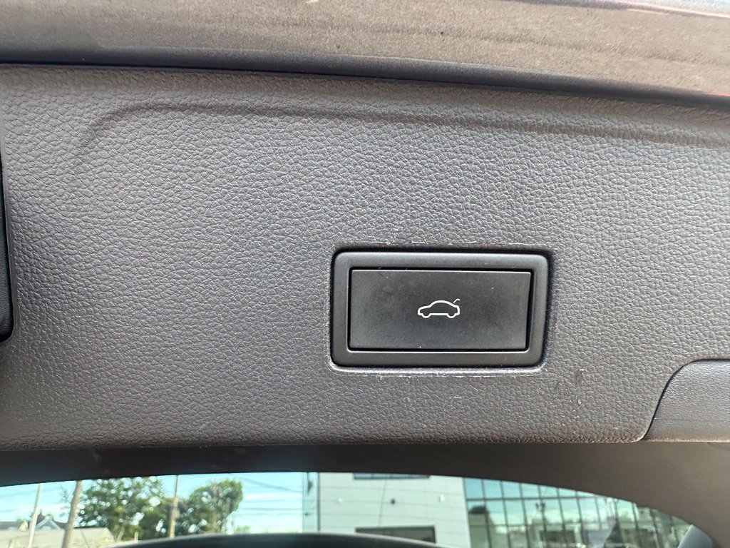 Certified Used 2023  Volkswagen 2.0T SE w/Technology image 10