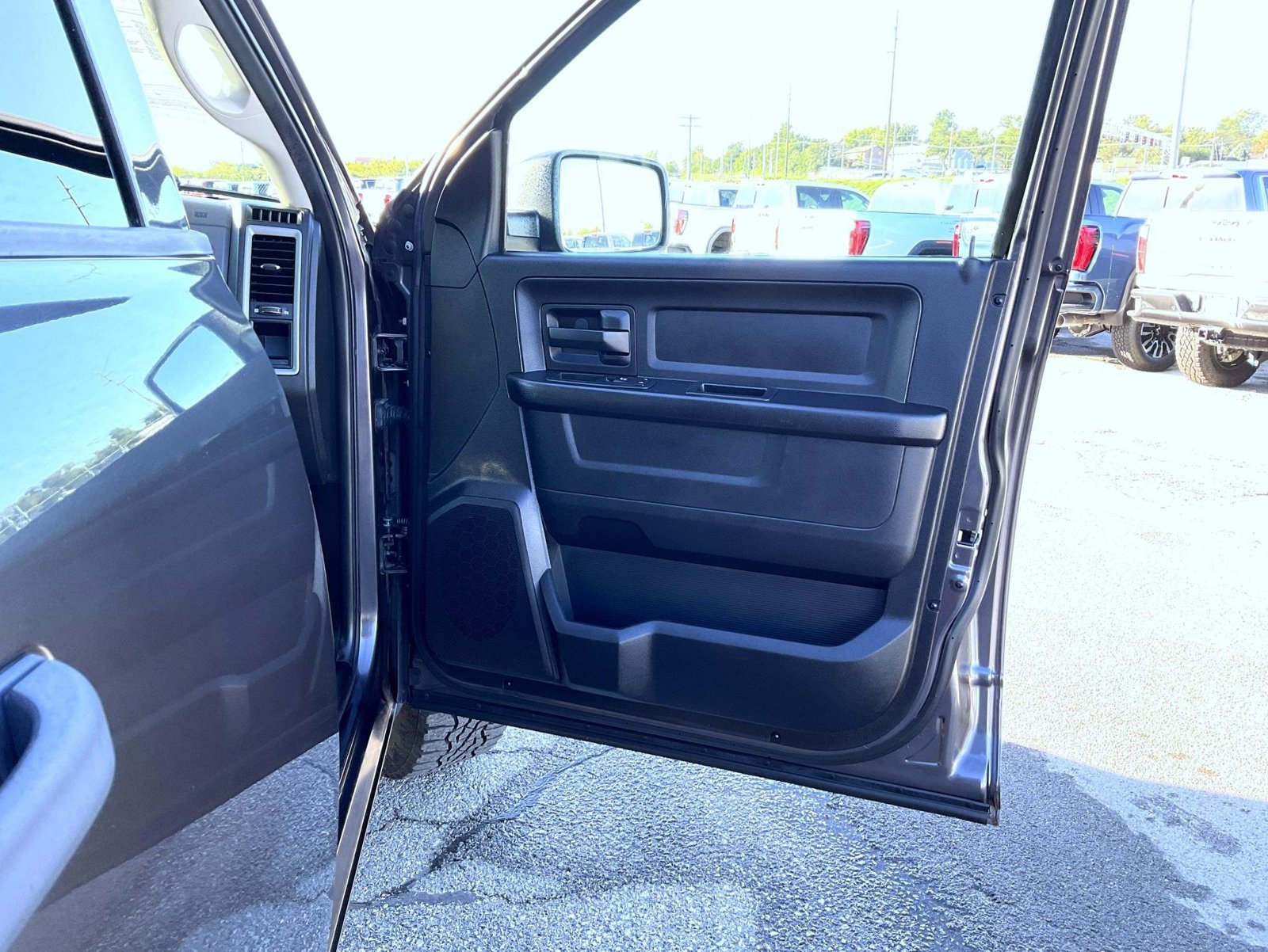 Used 2015 Gray Ram Express image 17