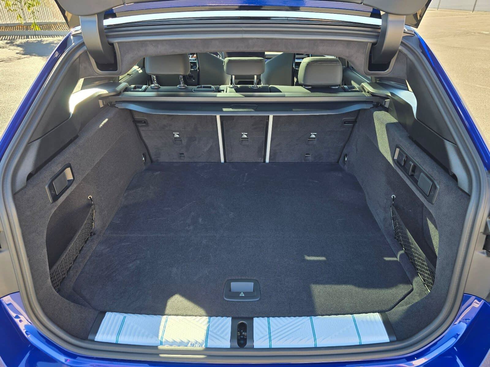 New 2027 Marina Bay Blue Metallic BMW Base image 30