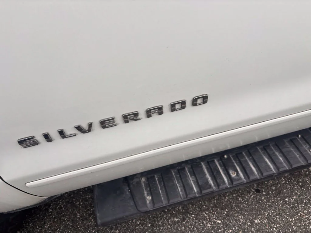 Used 2017 White Chevrolet LT image 3
