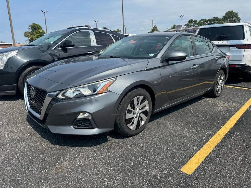 Used 2019 Gray Metallic Nissan 2.5 S image 6