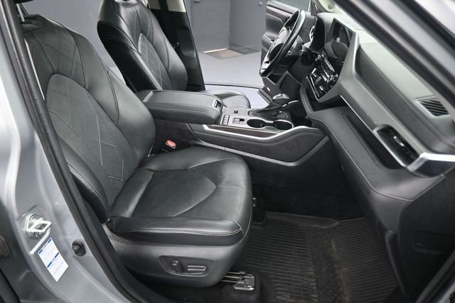 Used 2021 Silver Toyota Platinum image 14