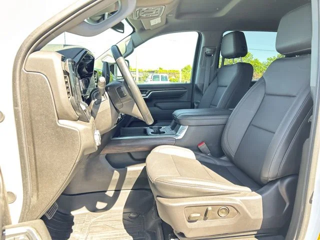 Used 2024 White GMC SLT image 31