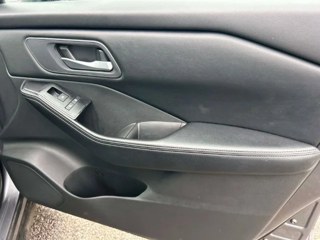 Used 2025 Gray Nissan SV image 23