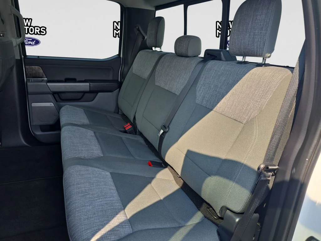 Used 2023 Oxford White Ford XLT image 11