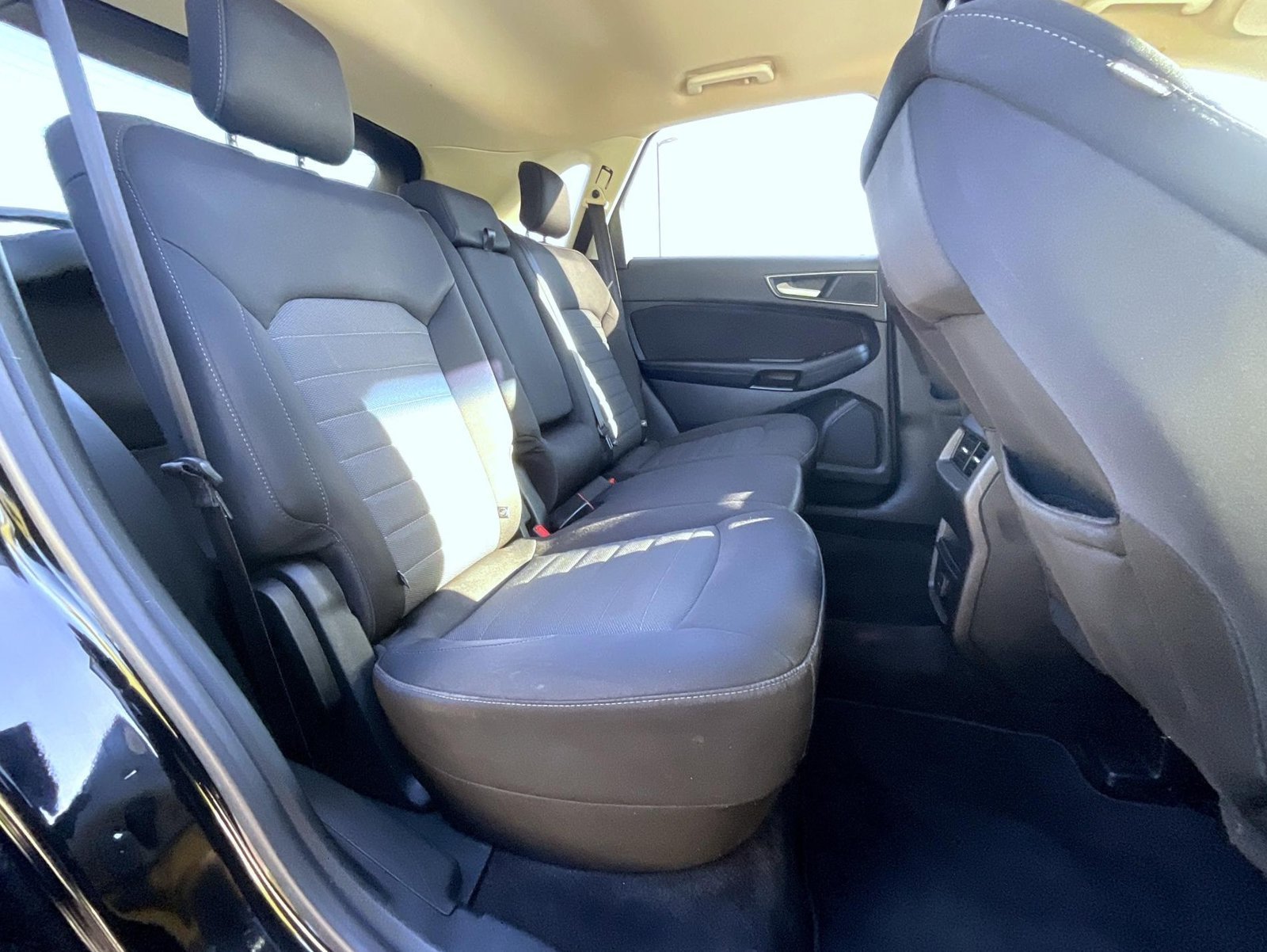 Used 2018 Black Ford SE image 24