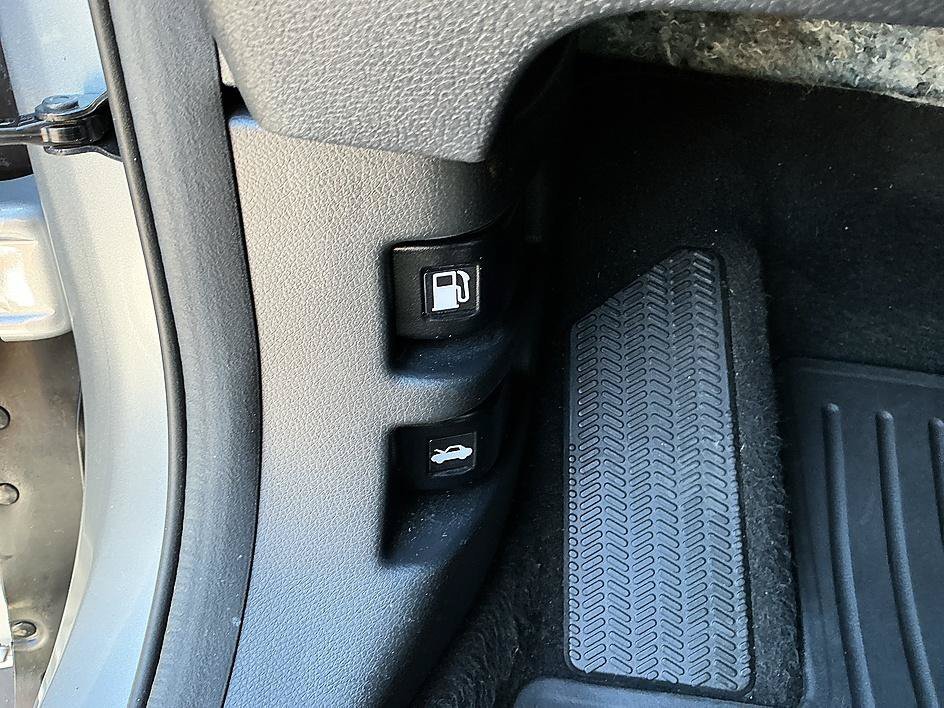 Used 2022 Silver Honda EX image 14