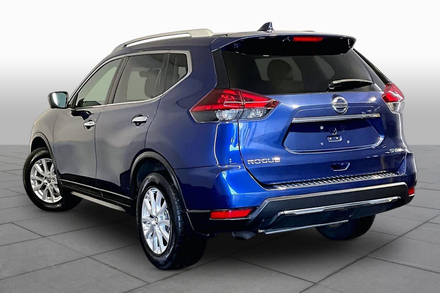 Used 2018 Caspian Blue Nissan SV image 12