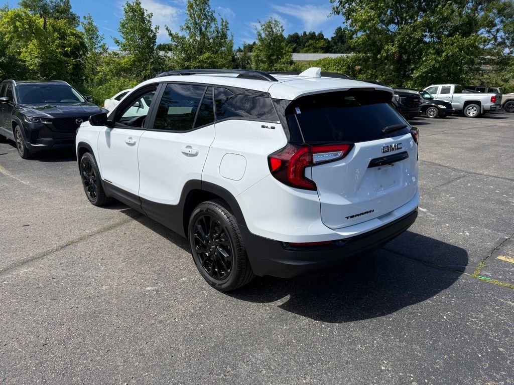 Used 2024 Summit White GMC SLE image 2
