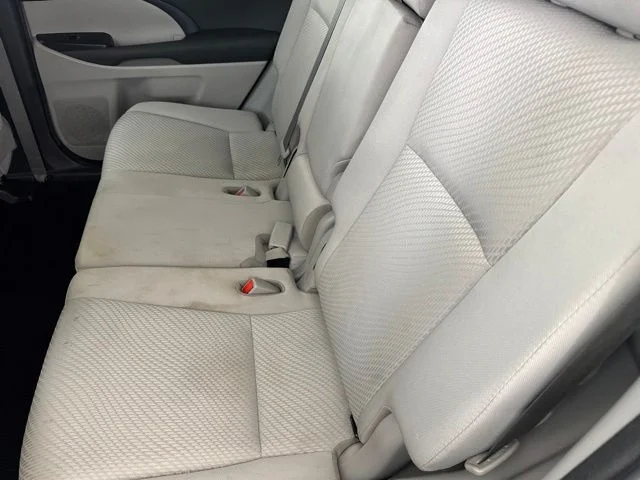 Used 2018 Silver Toyota LE image 29