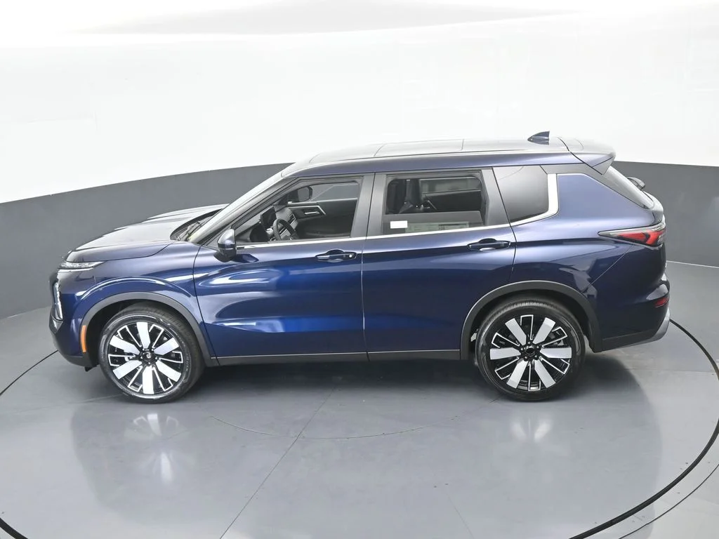 New 2026 Cosmic Blue Metallic Mitsubishi SE image 49