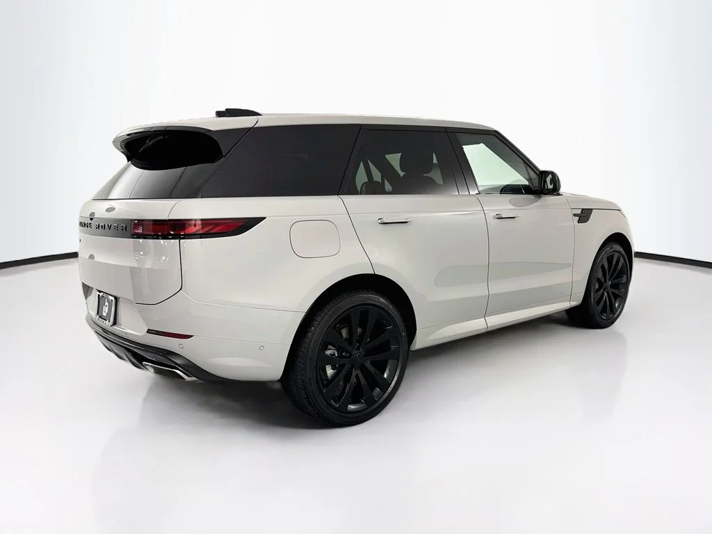 New 2026 Borasco Grey Land Rover Dynamic SE image 6