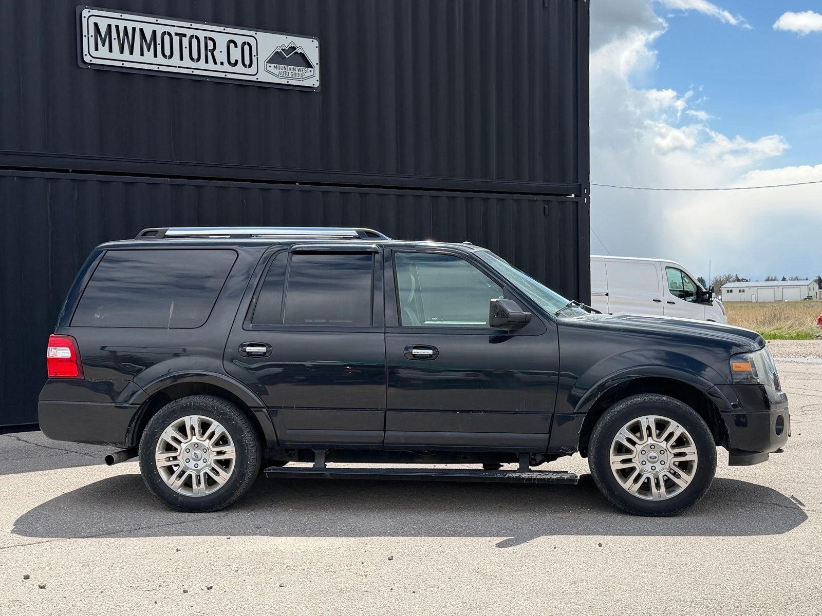 View vehicle photo 3