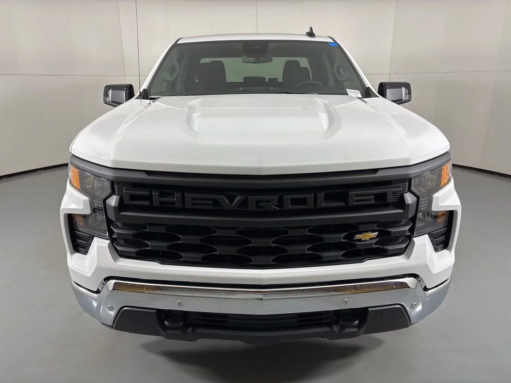 New 2026 Summit White Chevrolet WT image 4