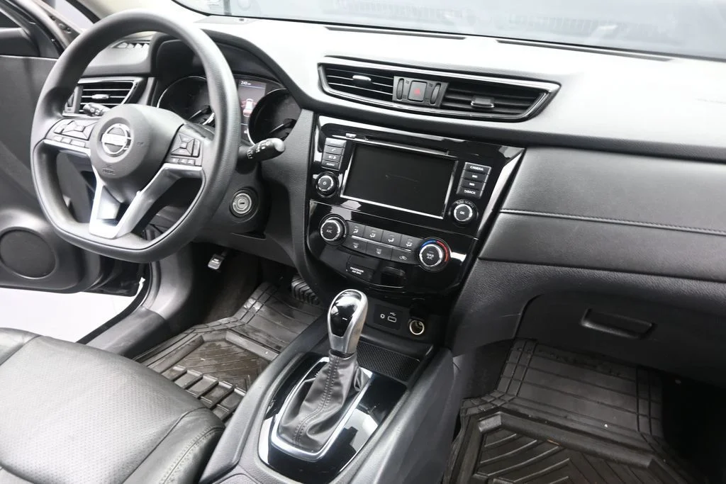 Used 2020 Black Nissan S image 28