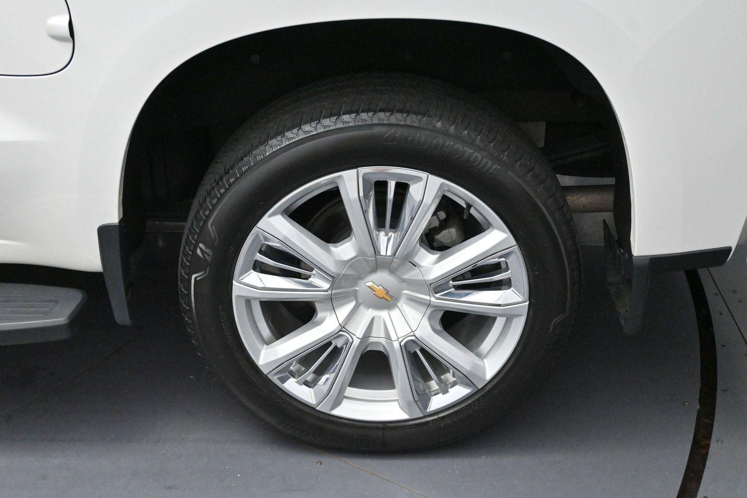 Used 2024 Iridescent Pearl Tricoat Chevrolet High Country image 35