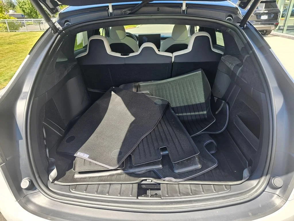 Used 2024  Tesla AWD image 13