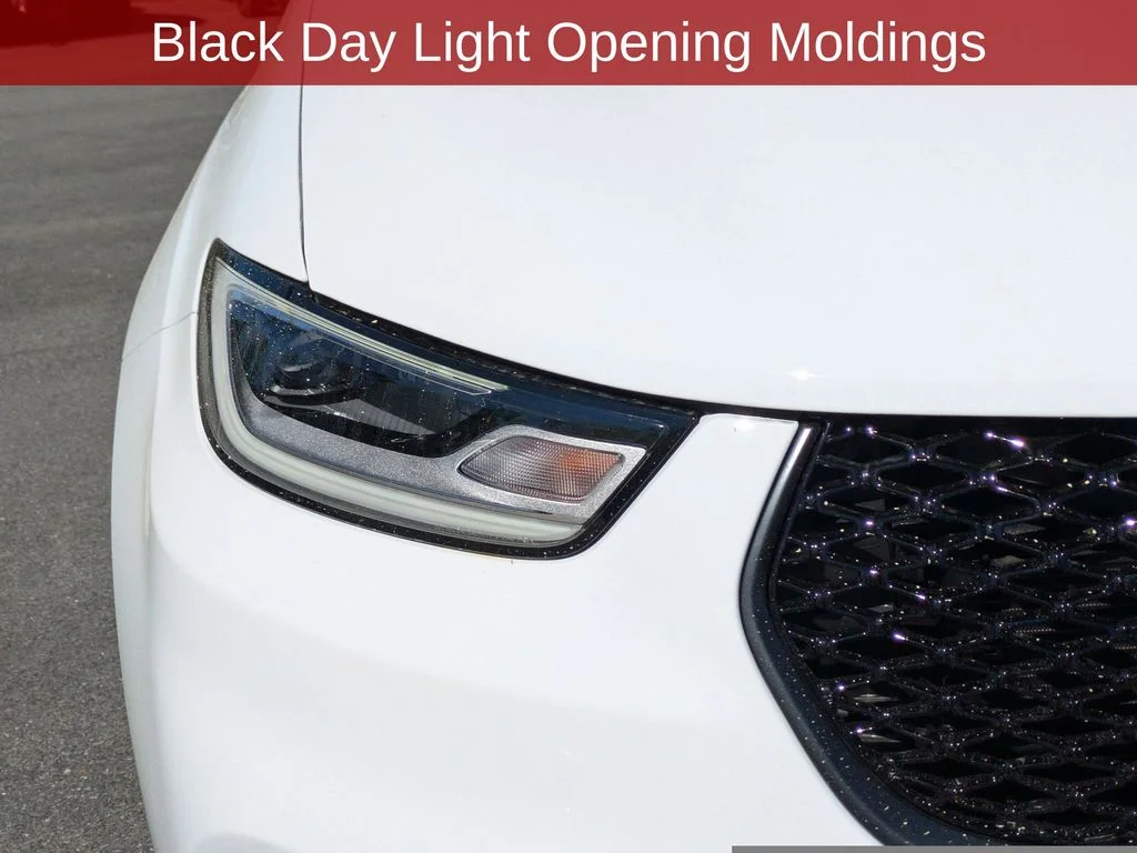 New 2026 Bright White Clear-Coat Exterior Paint Chrysler Limited image 12