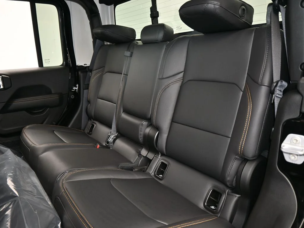 New 2026 Black Clear-Coat Exterior Paint Jeep Sahara image 28