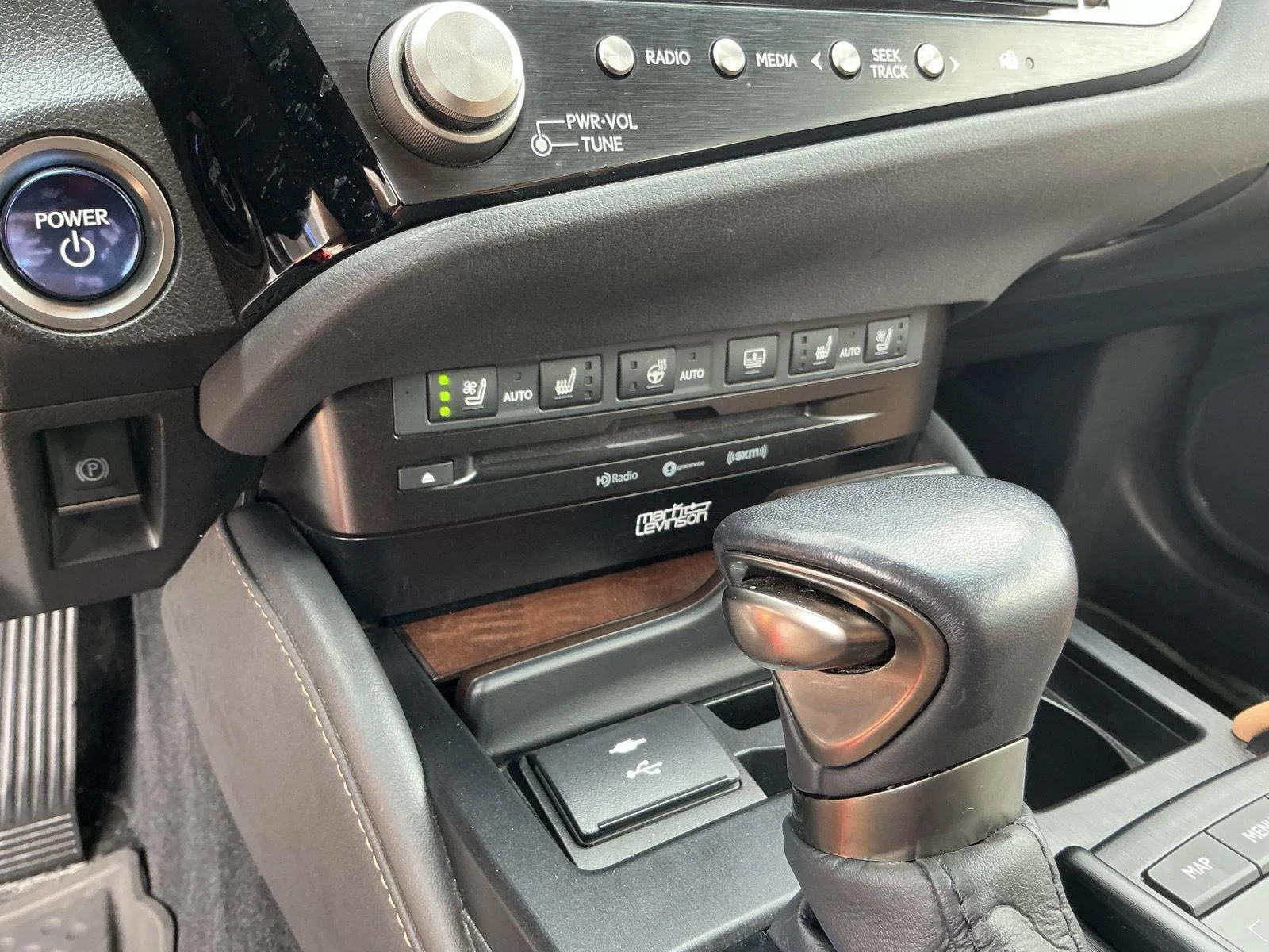 Used 2022 Nightfall Mica Lexus ES 300h Luxury image 16