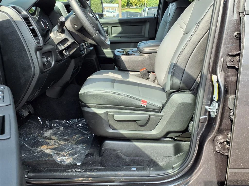 New 2026 Granite Crystal Metallic Clearcoat RAM Tradesman image 17