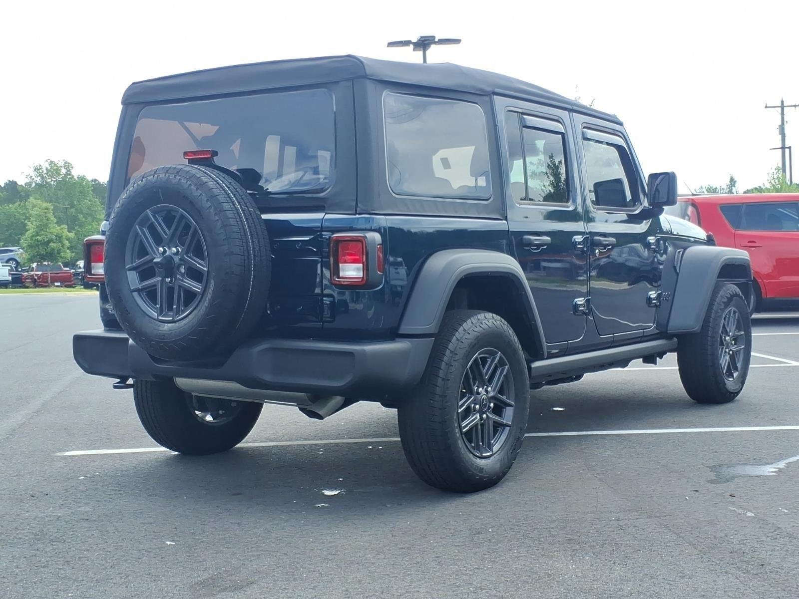 Used 2025 Fathom Blue Pearlcoat Jeep Sport S image 2