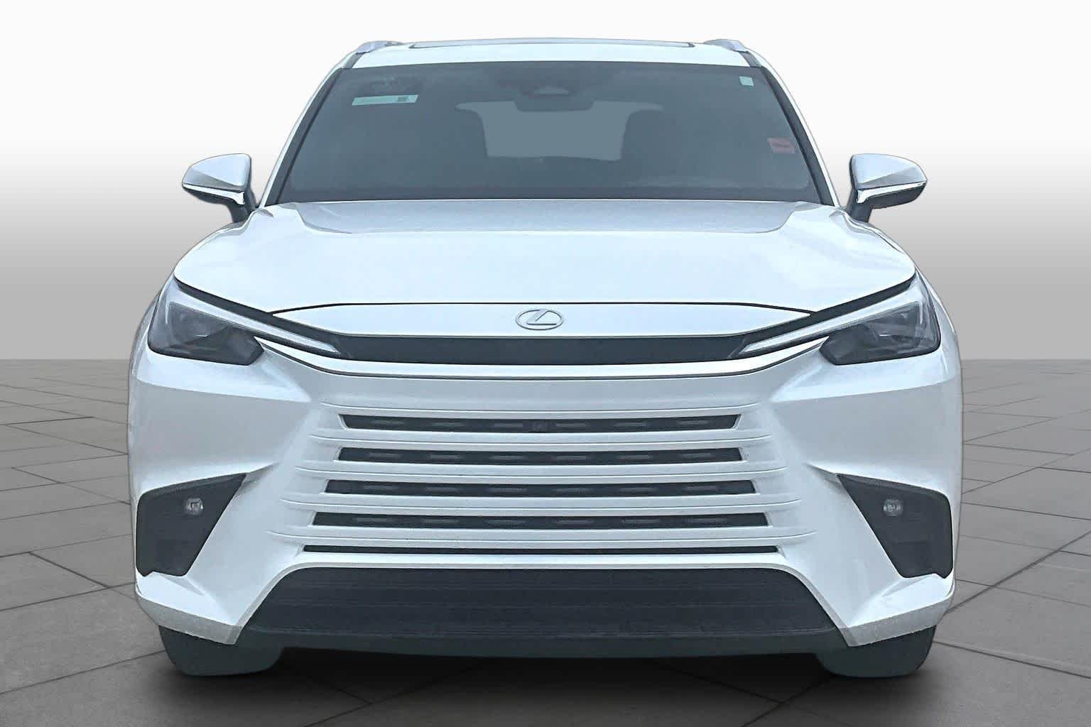 Used 2025 Wind Chill Pearl Lexus Premium image 4