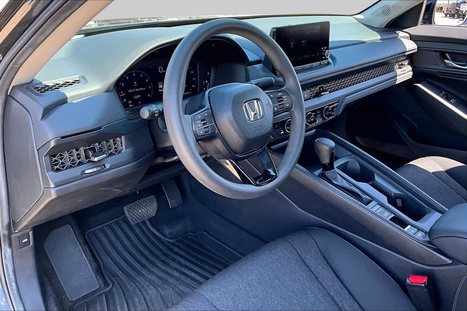 2025 Honda Accord SE - Photo 16