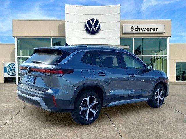 Certified Used 2025 Platinum Gray Metallic Volkswagen SE image 5