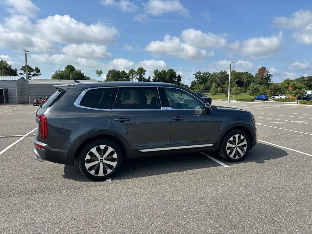 Certified Used 2022 Gray Kia EX image 4