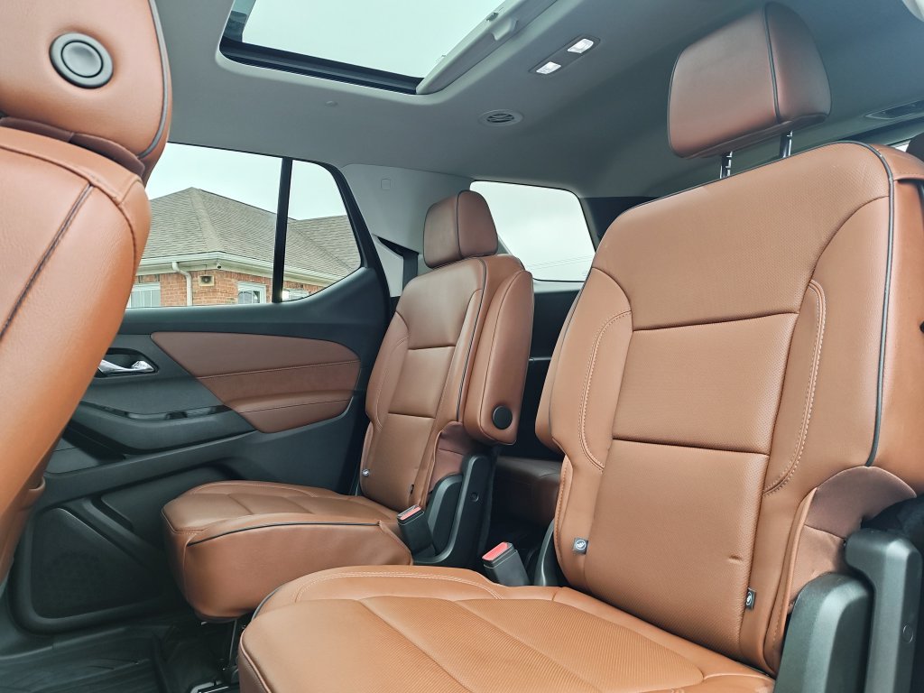 Used 2019 White Chevrolet High Country image 14