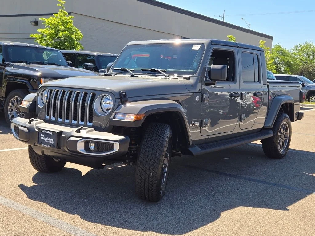 Used 2022 Gray Jeep Overland image 6