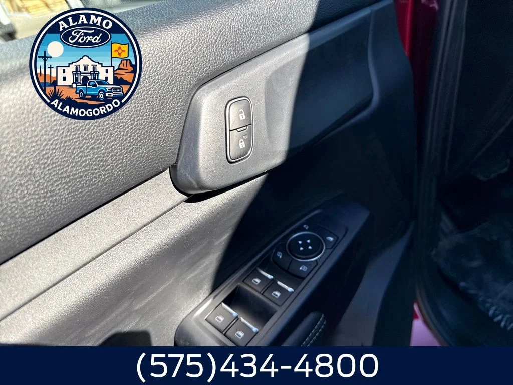 New 2025 Ruby Red Metallic Tinted Clearcoat Ford XLT image 3