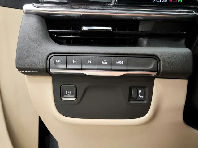 Used 2023 Silver Cadillac Premium image 29