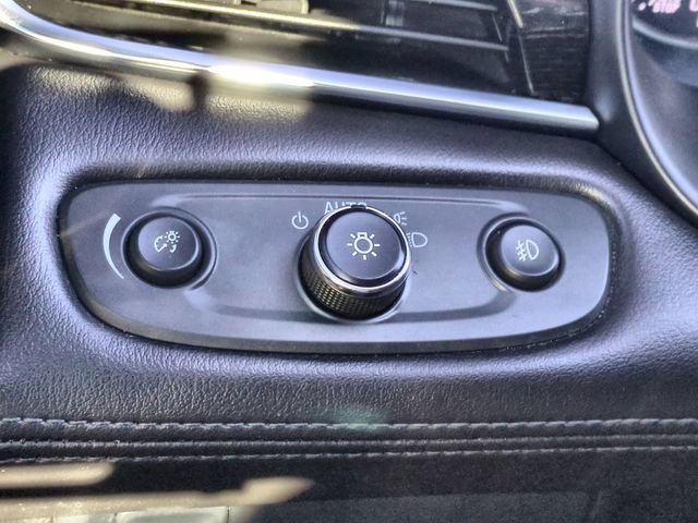 Used 2017 WHITE FROST TRICOAT Buick Essence image 24