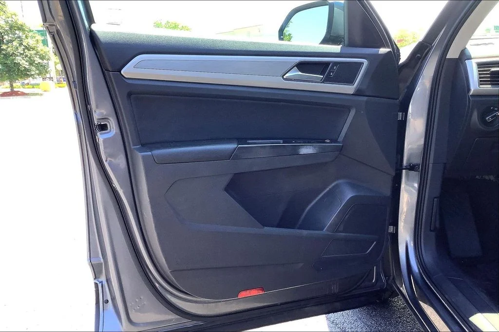 Used 2018 Gray Volkswagen S image 26