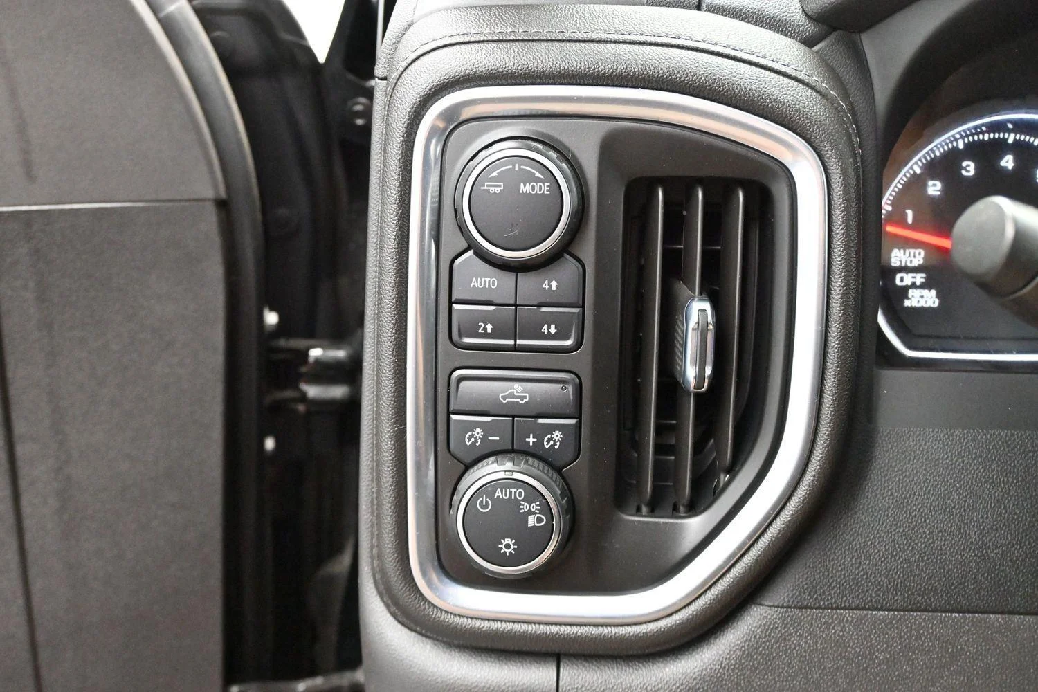 Used 2022 Black Chevrolet LT image 28