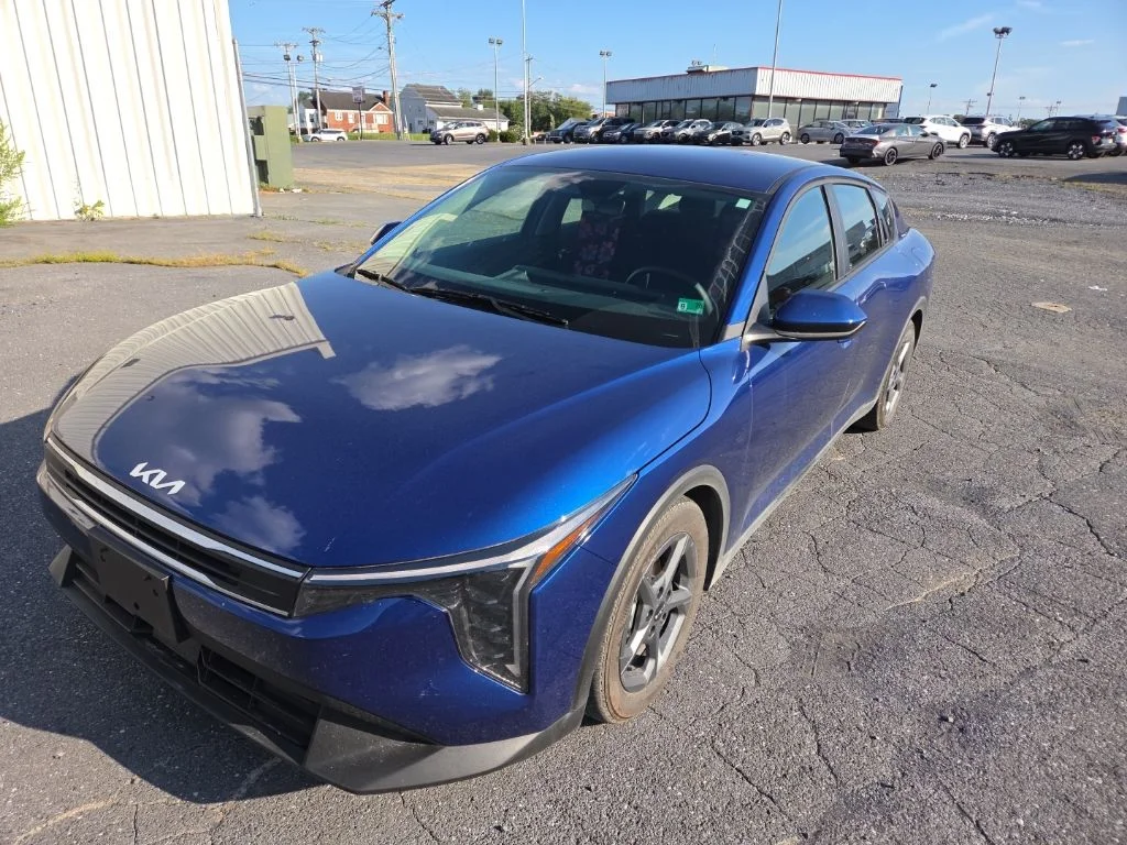 Used 2025 Blue Kia LXS image 1
