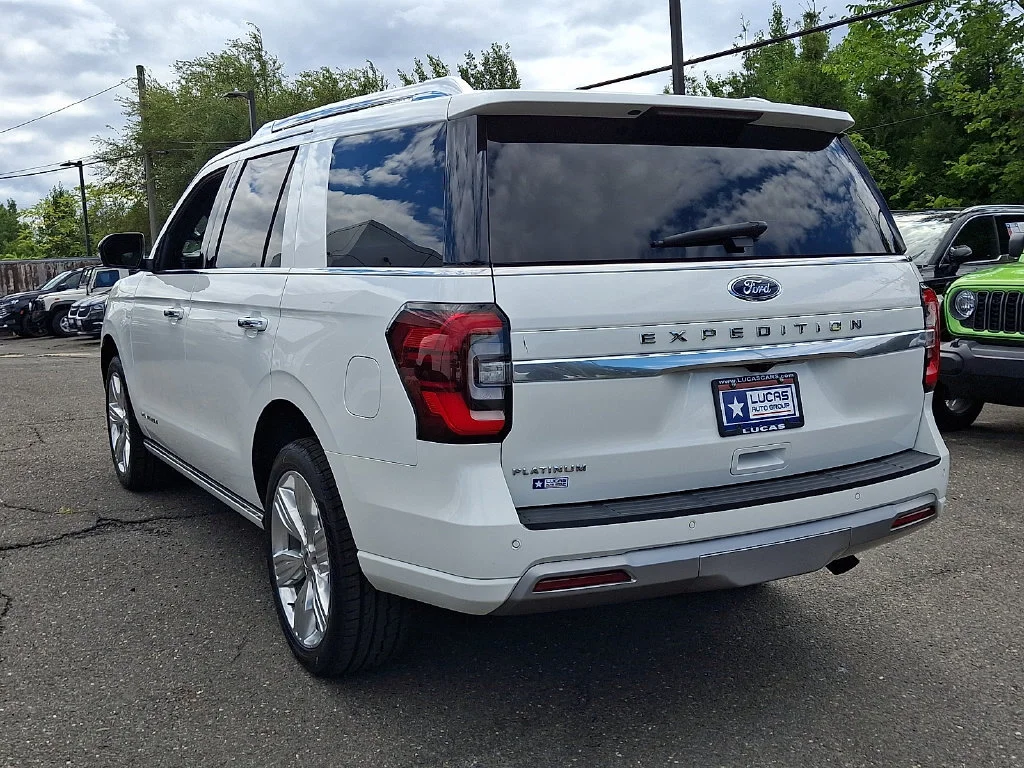 Used 2022 Star White Metallic Tri-Coat Ford Platinum image 9